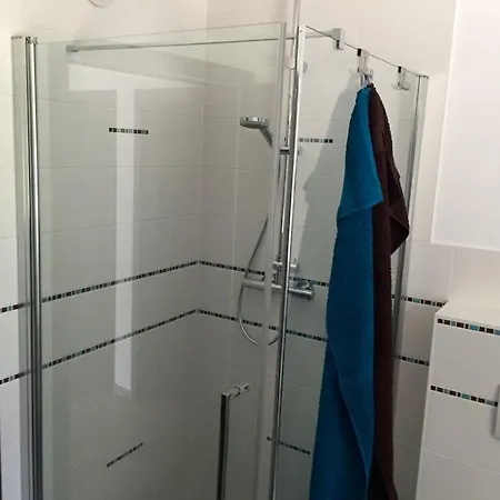 Poggenhof West Requits * שאפרודה